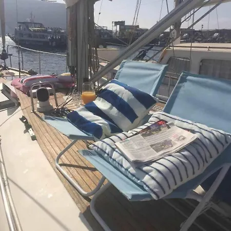 Hotel na wodzie Precioso Yate En El Centro Del Puerto De Mogan