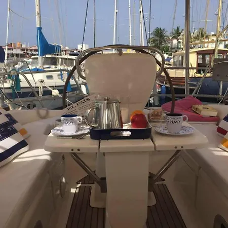 Bateau-hôtel Precioso Yate En El Centro Del *