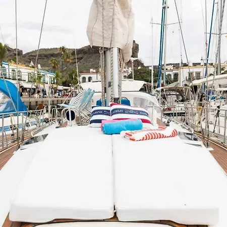 Precioso Yate En El Centro Del Bateau-hôtel