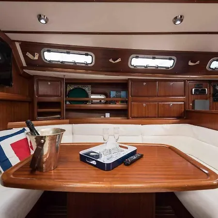 Bateau-hôtel Precioso Yate En El Centro Del *